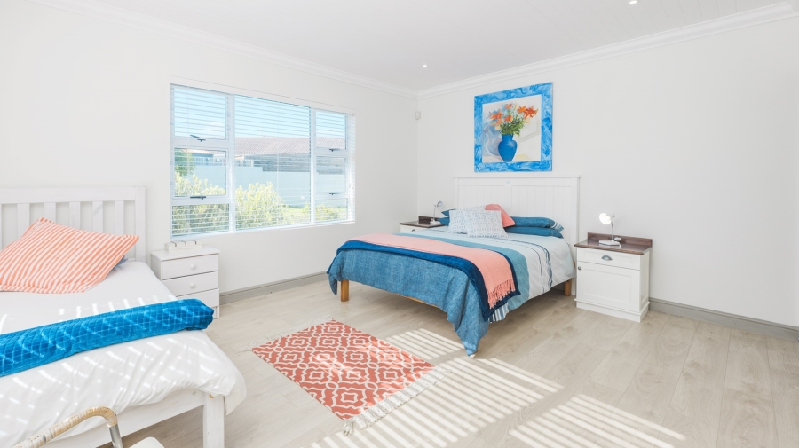 4 Bedroom Property for Sale in Struisbaai Western Cape